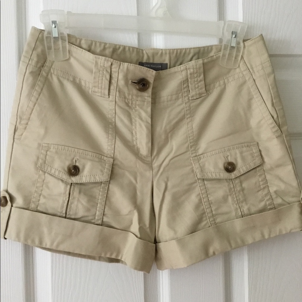 Ann Taylor beige cargo shorts